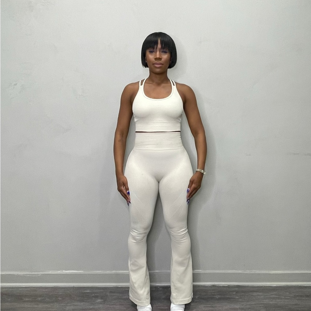Snatched Flared Set - Picture 2 of 5